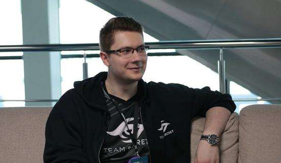 入阿斯顿维 入阿斯顿维