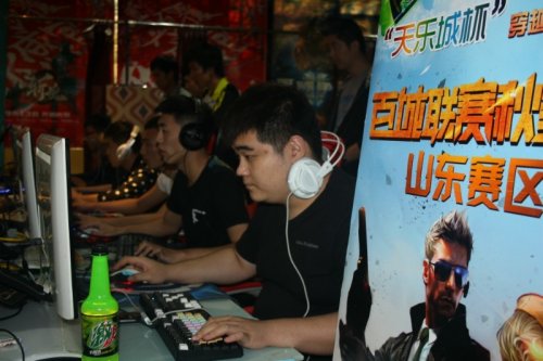 强调阵容的 强调阵容的